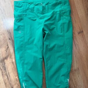 ATHLETA Dobby Be Free Knicker Leggings Women Size S Crop Capri Pants